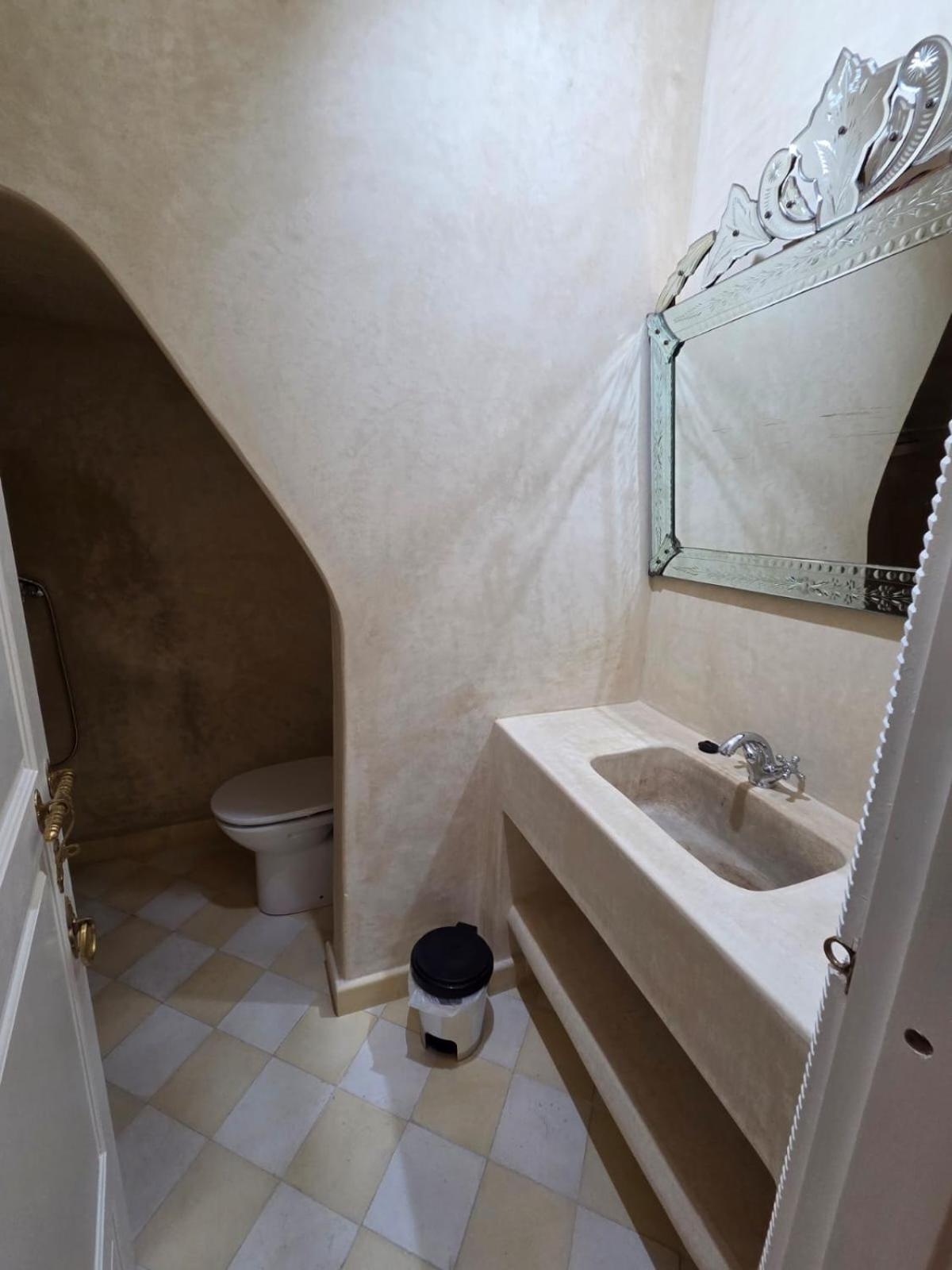 Maison Dans L'ancienne Medina, Deux Terrasses Proches De La *